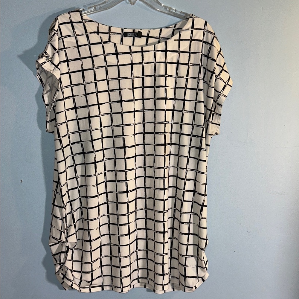 Cure Chic Black and White Grid Pattern Top plus size 2x FIRM PRICE
